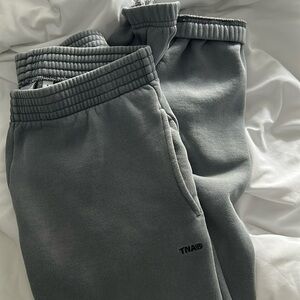 aritzia sweats, light grey